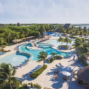 https://bluebay-grand-esmeralda.quintano-roohotels.com