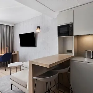 By Marriott East Ξενοδοχείο με διαμερίσματα