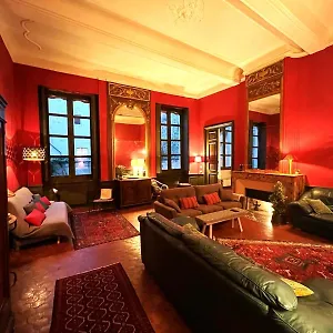 Palais Des Papes: Historic Mansion With Free Nearby Parking Avignon